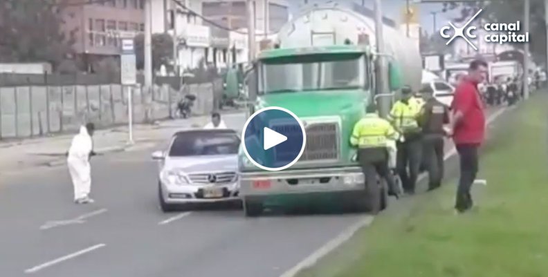 Sicarios asesinan a conductor de Mercedes Benz en la Calle 13 Sicarios asesinan a conductor de Mercedes Benz en la Calle 13