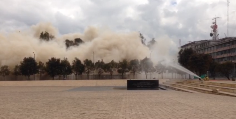 Video: implosión del Ministerio de Transporte Video: implosión del Ministerio de Transporte