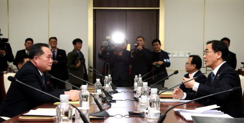 2018-01-09T132452Z_1587267458_RC14A41B0B20_RTRMADP_3_NORTHKOREA-SOUTHKOREA-TALKS-696x371 2018-01-09T132452Z_1587267458_RC14A41B0B20_RTRMADP_3_NORTHKOREA-SOUTHKOREA-TALKS-696x371