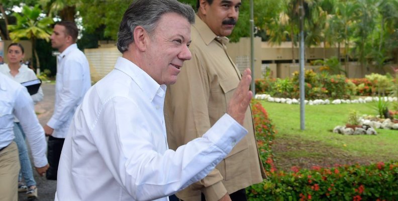 ‘Abriremos desde el sábado la frontera con Venezuela’: presidente Santos Juan Manuel Santos y Nicolás Maduro