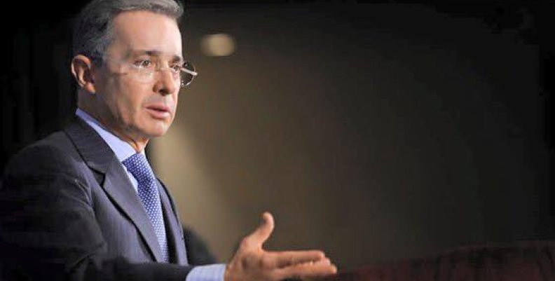 Imagen tomada del Facebook de Álvaro Uribe Vélez Imagen tomada del Facebook de Álvaro Uribe Vélez