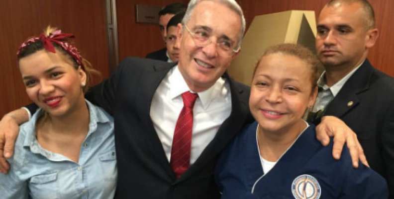 Imagen tomada del Twitter de @AlvaroUribeVel Imagen tomada del Twitter de @AlvaroUribeVel