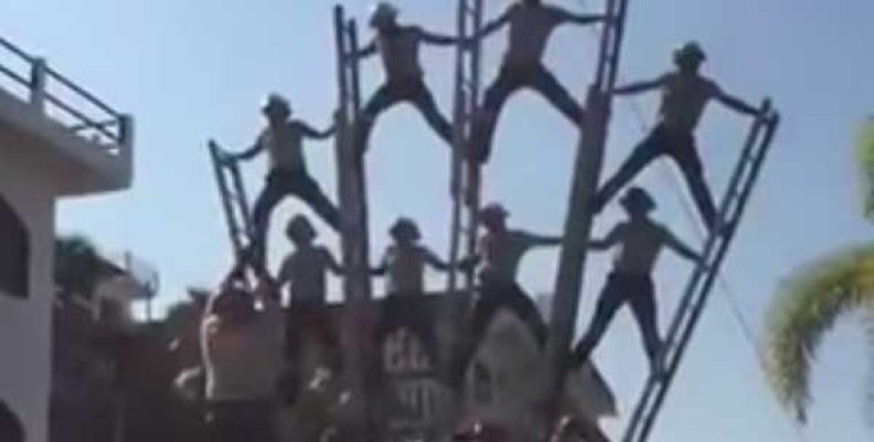 acrobacia-bomberos acrobacia-bomberos