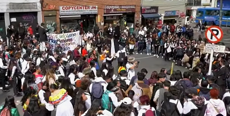 Aprendices del Sena protestan Aprendices del Sena protestan