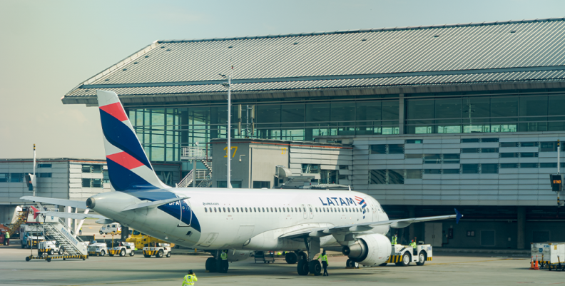 avión LATAM avión LATAM