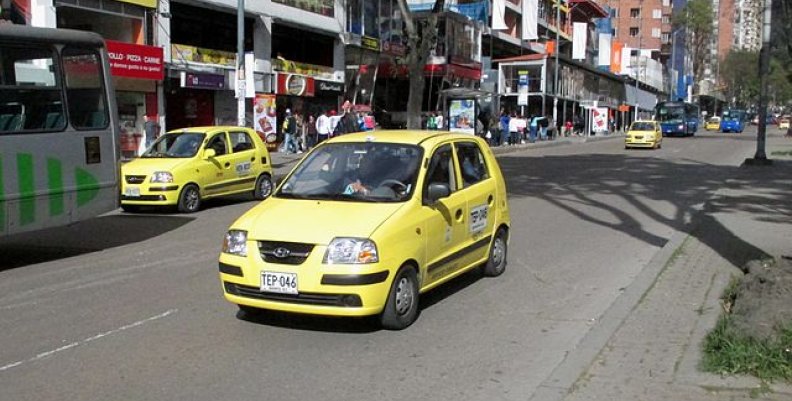Bogotá_avenida_Diecinueve_Taxi_Hyundai Bogotá_avenida_Diecinueve_Taxi_Hyundai