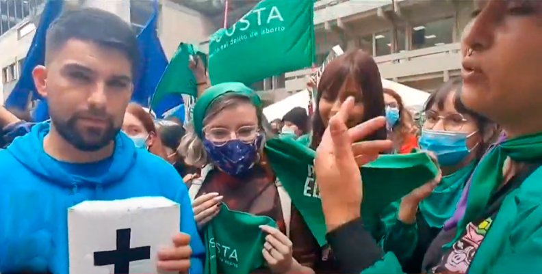 Manifestantes mujeres Manifestantes mujeres