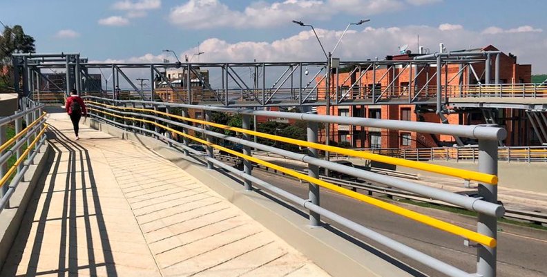 Puente peatonal de la Avenida Circunvalar con calle 46 Puente peatonal de la Avenida Circunvalar con calle 46