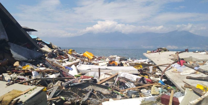 Cifra de muertos por tsunami en Indonesia alcanza 832 Cifra de muertos por tsunami en Indonesia alcanza 832