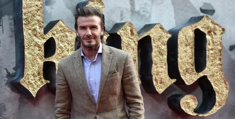 David Beckham posa durante el estreno europeo de "King Arthur: Legend of the Sword" en Londres David Beckham posa durante el estreno europeo de "King Arthur: Legend of the Sword" en Londres