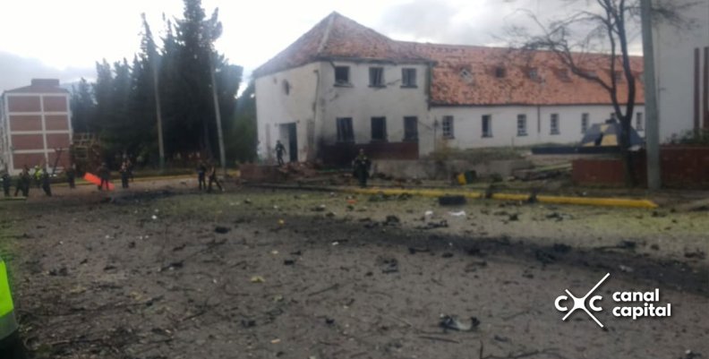Carro bomba en la Escuela General Santander Carro bomba en la Escuela General Santander