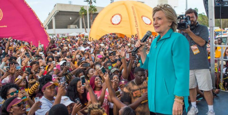 Imagen tomada del Facebook de Hillary Clinton Imagen tomada del Facebook de Hillary Clinton