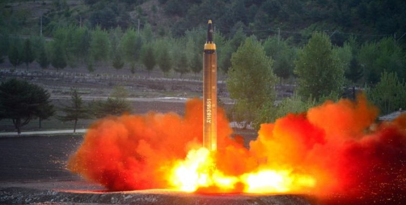 Hwasong-12-corea-del-norte-misil-696x392 Hwasong-12-corea-del-norte-misil-696x392