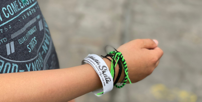 Manillas con código QR para prevenir extraviados en senderos turísticos de Bogotá Manillas con código QR para prevenir extraviados en senderos turísticos de Bogotá