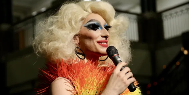 Drag Queen Drag Queen