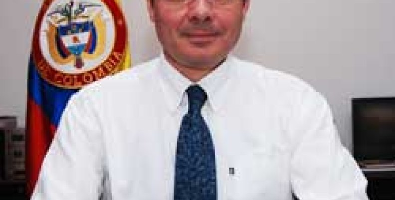 Ministro de Salud y Protección Social - Alejandro Gaviria Uribe Ministro de Salud y Protección Social - Alejandro Gaviria Uribe