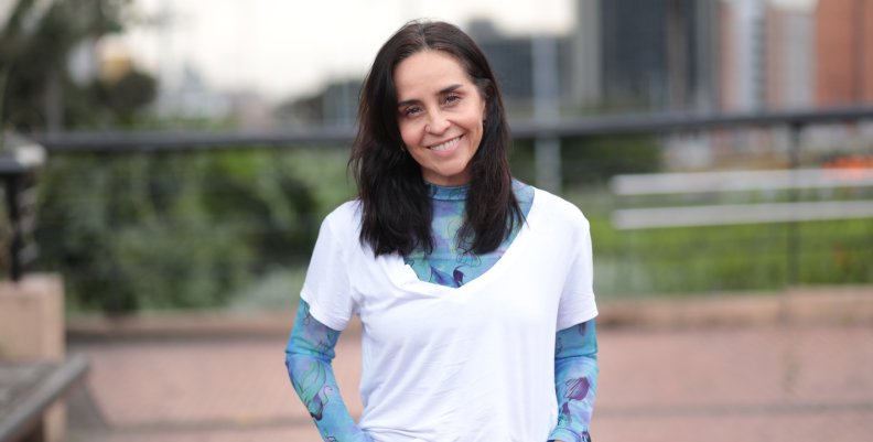 Francisco el Matemático, segunda temporada Mujer con camiseta blanca sonriendo