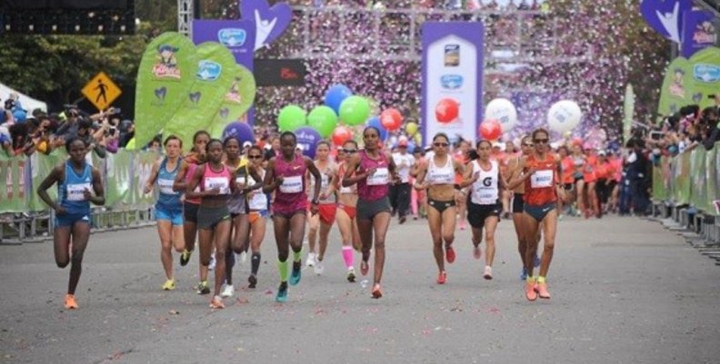 Mujeres Mujeres deportistas corriendo durante una de las ediciones de la Carrera de la Mujer