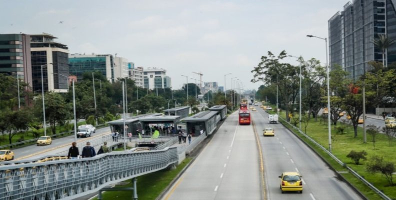 Día sin Carro y sin Moto Imagen de vía principal de Bogotá desocupada en un Día sin Carro y sin Moto