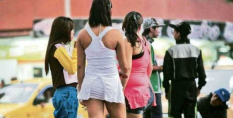 Explotación sexual Un grupo de jóvenes en la calle
