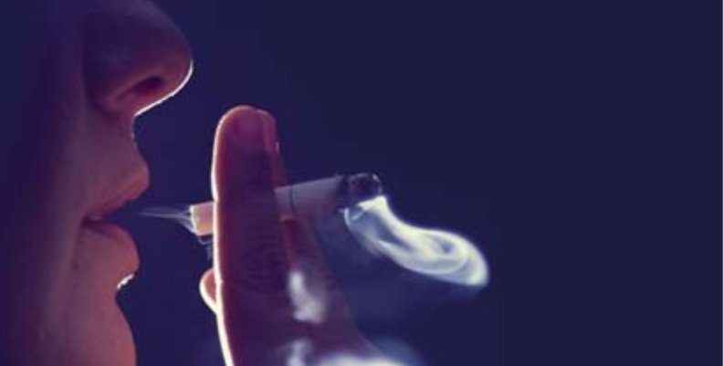 Drogas Una persona fumando un cigarillo