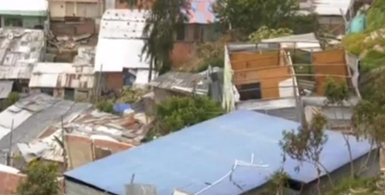 Viviendas en peligro de deslizamiento en Soacha.