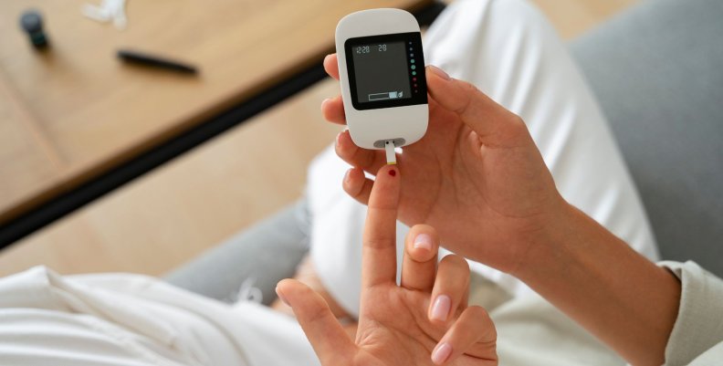 Alerta por desabastecimiento de insulina Toma de glucosa de paciente diabetico