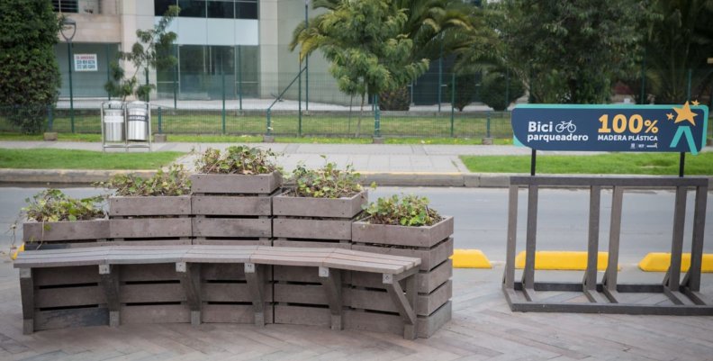 así se hace la madera plástica en Bogotá Madera plástica en Bogotá