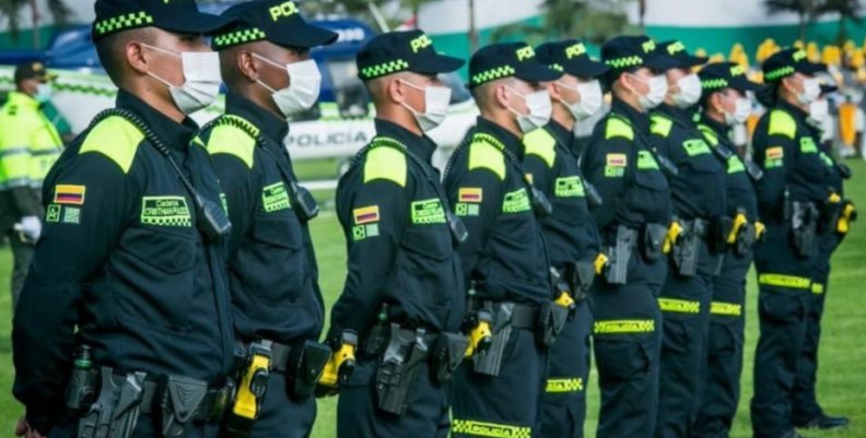 Engativá Policías uniformados