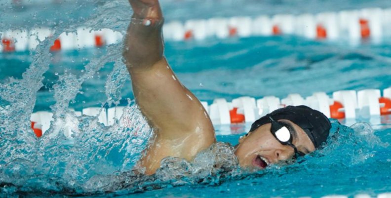 Foto: Para atleta Sara Vargas | Juegos Parapanamericanos Juveniles Bogotá 2023 | IDRD Nadador saliendo del agua