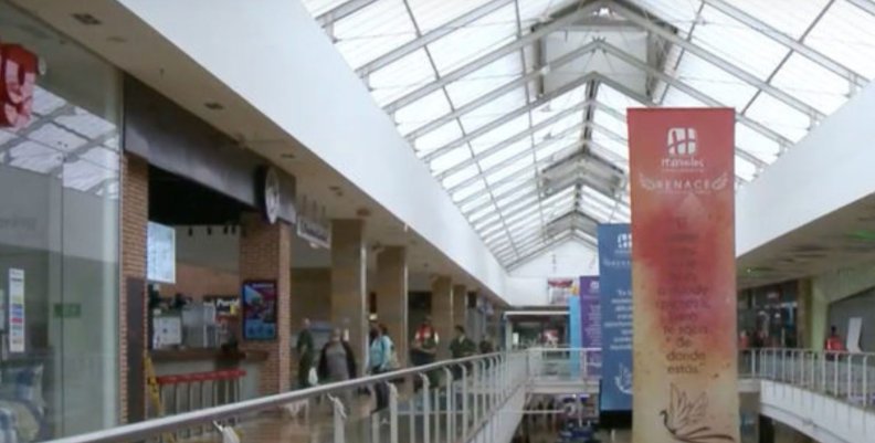 Pasillo de centro comercial