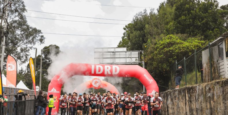 Carrera Monserrate Grupo de personas en una línea de meta