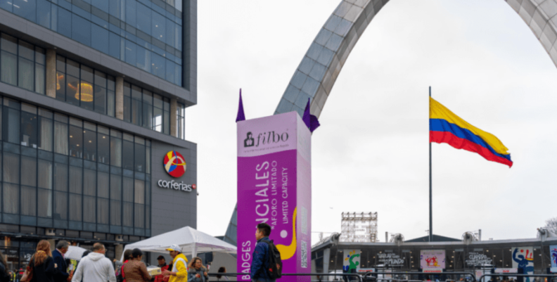 FILBo Arco de acero al frente de una taquilla de entradas