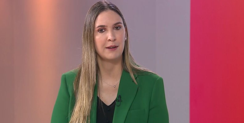 Turismo en Colombia Mujer con saco verde