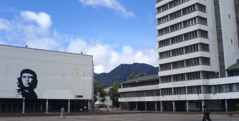 Universidad Nacional Imagen de la plaza Che en la Universidad Nacional.
