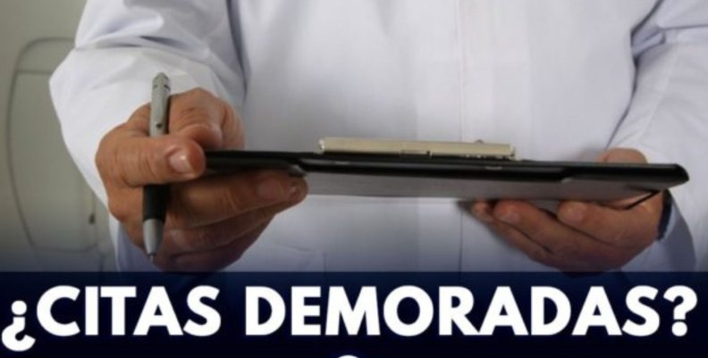 Citas demoradas EPS Hombre con tableta asignando una cita con la EPS