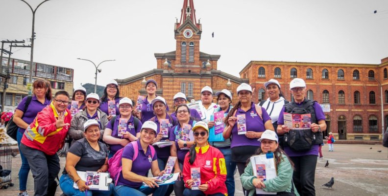 Mujeres San Cristóbal Mujeres en la Plaza Principal de San Cristóbal después de una actividad sobre políticas públicas y género