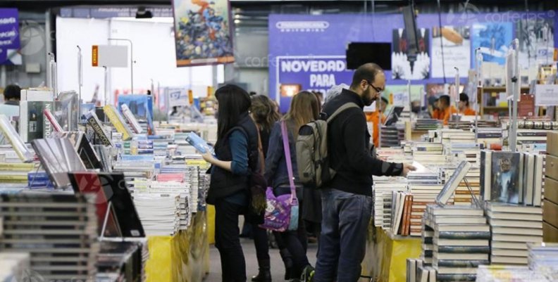 FILBO Asistentes a una de las ediciones de la Feria Internacional del Libro de Bogotá