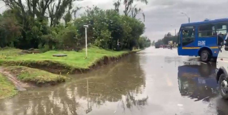 Inundaciones en la Autopista Norte de Bogotá / Tomada de X