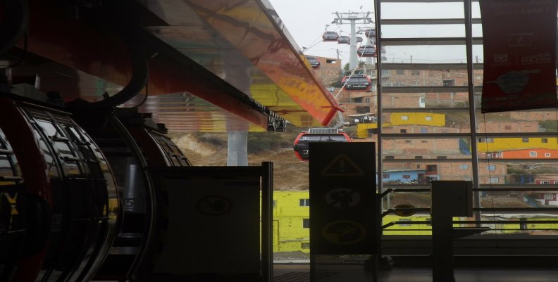 TransmiCable: la alternativa de transporte público para los habitantes de Ciudad Bolívar Estación de TransmiCable en Ciudad Bolívar