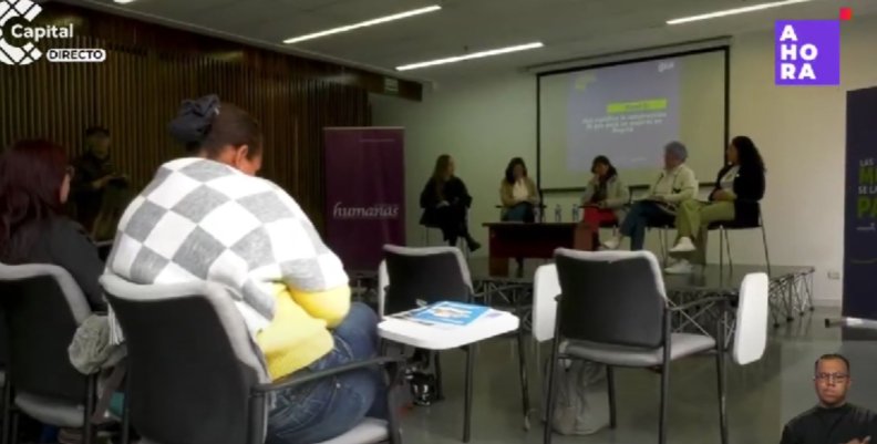 Mujeres y liderazgos Reunión de mujeres durante una actividad política