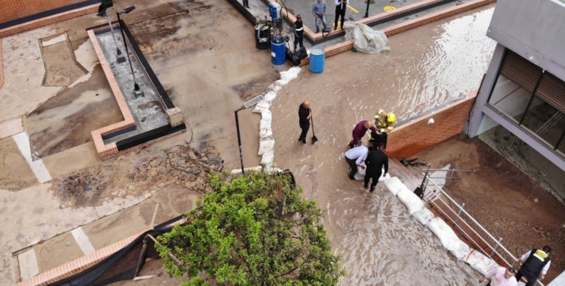 Foto: Bomberos de Bogotá / Suspensión de agua en Usaquén por rompimiento de tubo de agua Suspensión de agua en Usaquén por rompimiento de tubo de agua