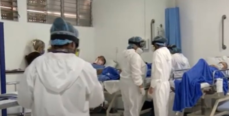 Reforma a la salud Personal médico en un consultorio