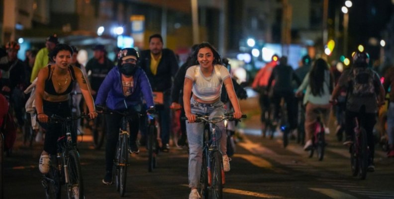 Ciclovía nocturna en Bogotá Ciclovía nocturna en Bogotá