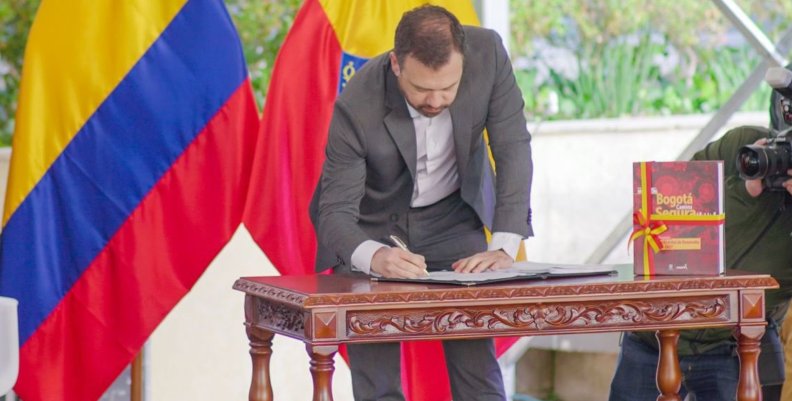 Alcalde Carlos F. Galán Alcalde Carlos F. Galán