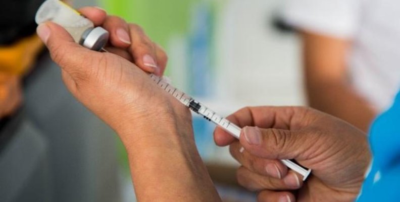 Vacunación contra la fiebre amarilla Vacunación contra la fiebre amarilla