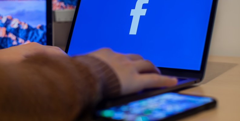 Logo de Facebook en una pantalla de computador Imagen del logo de Facebook en una pantalla de computador. Foto: Pexels