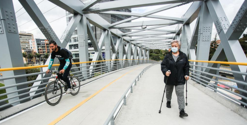 Nuevo ciclo puente Canal Molinos en la Autopista Norte Nuevo ciclo puente Canal Molinos en la Autopista Norte