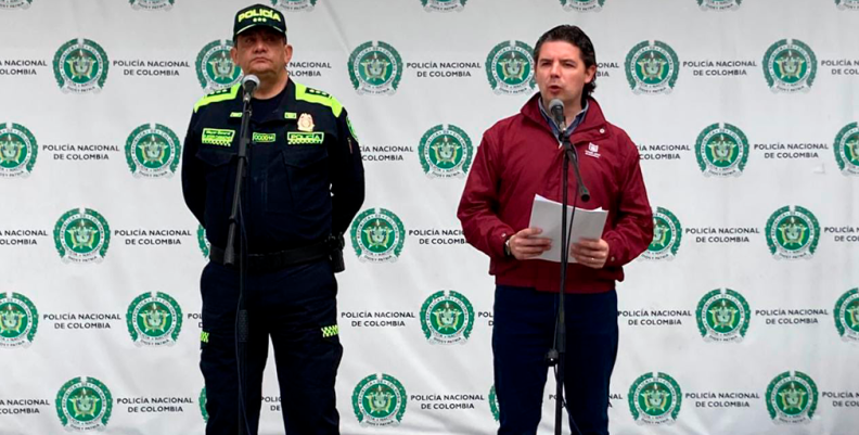 POLICÍA 7 POLICÍA 7