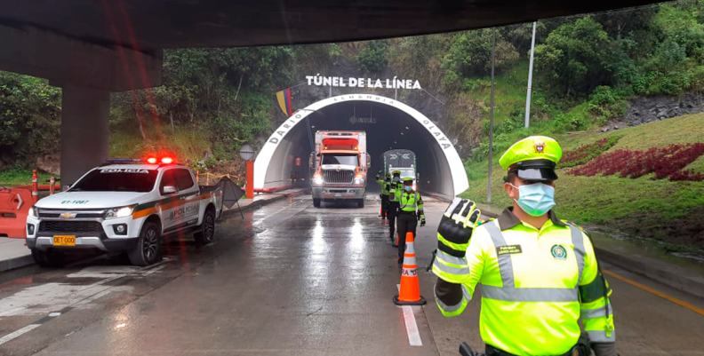 POLICÍA DE TRÁNSITO POLICÍA DE TRÁNSITO